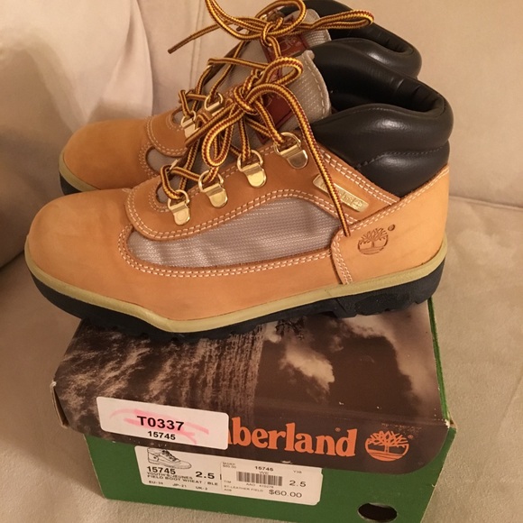 Youth Timberland Boot EUC Size 2.5 - Picture 2 of 8